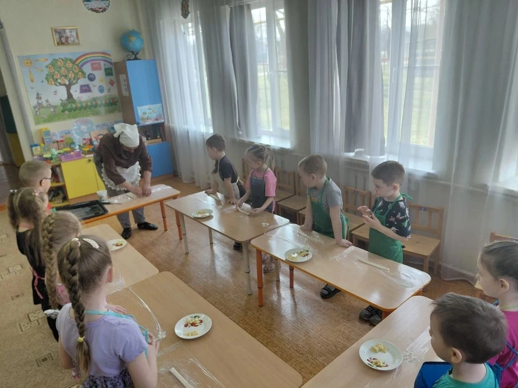 22 МАРТА - Сороки.
           Сорок Сороков 

Пекли на Сороки печенье, -   
Фигурки пряничных пичуг,