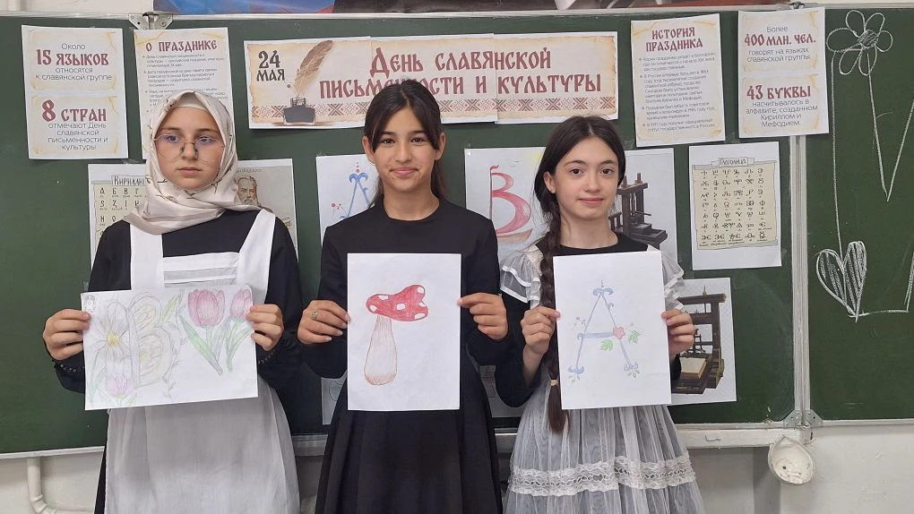 В Совхозной школе №6 прошёл художественный мастер-класс «Буквица», посвящённый Дню слав...
