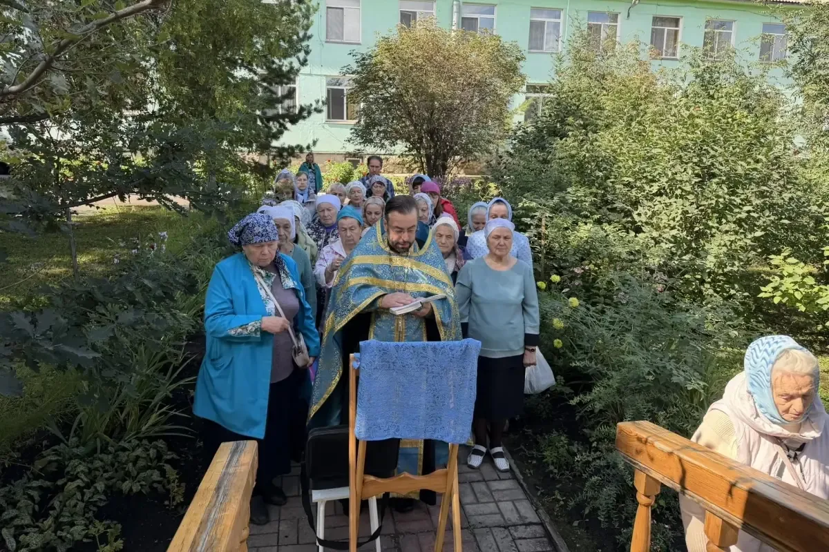 Священник совершил молебен в санатории «Родник» города Ачинска