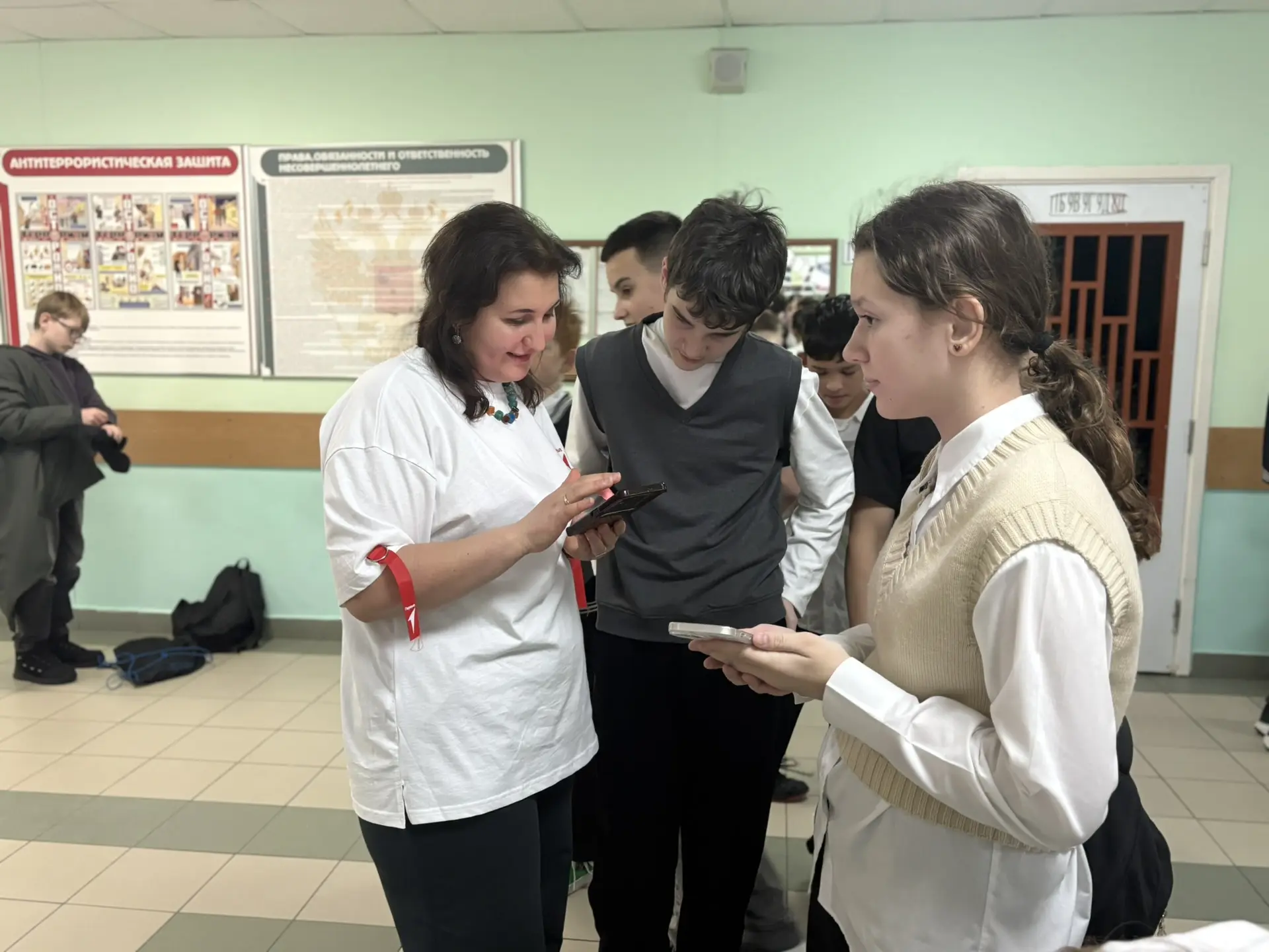 Вчера корпус «Чехов» буквально расцвел от тепла и доброты! 💫  ➡️Наши замечательные ребята из «Движен