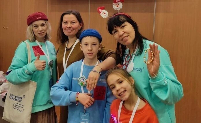 Финалисты «Большой перемены» из Лесного покорили Москву и встретились с Дедом Морозом.