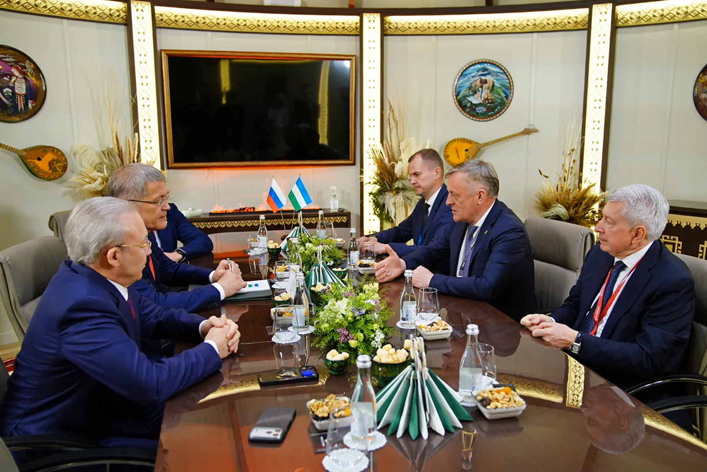 🤝 В ходе рабочей встречи Сергей Густов и Глава Республики Башкортостан Радий Хабиров п...