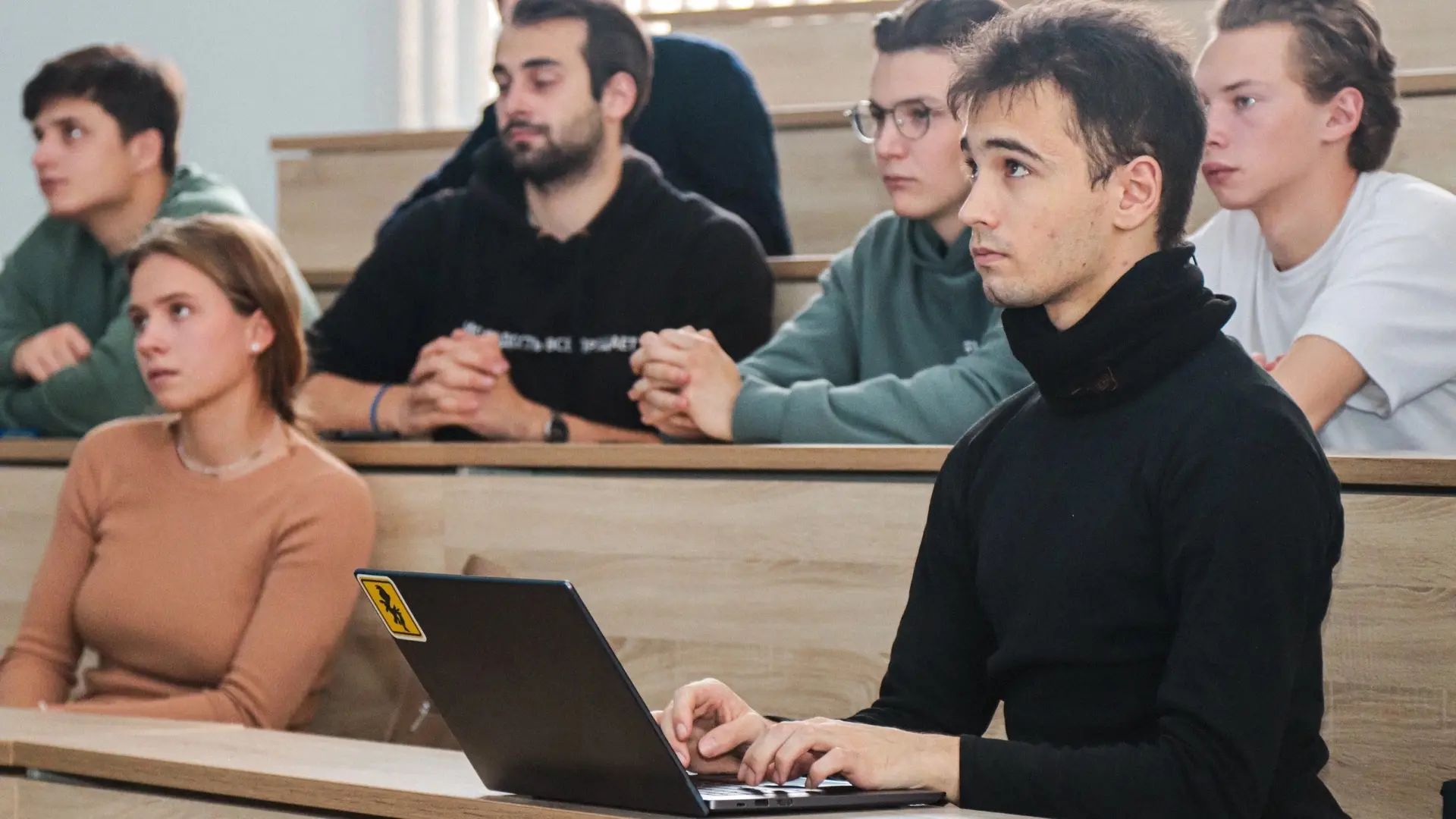 Запрет на авторизацию с зарубежных платформ: как избежать сложностей и штрафов

Госдума приняла во в