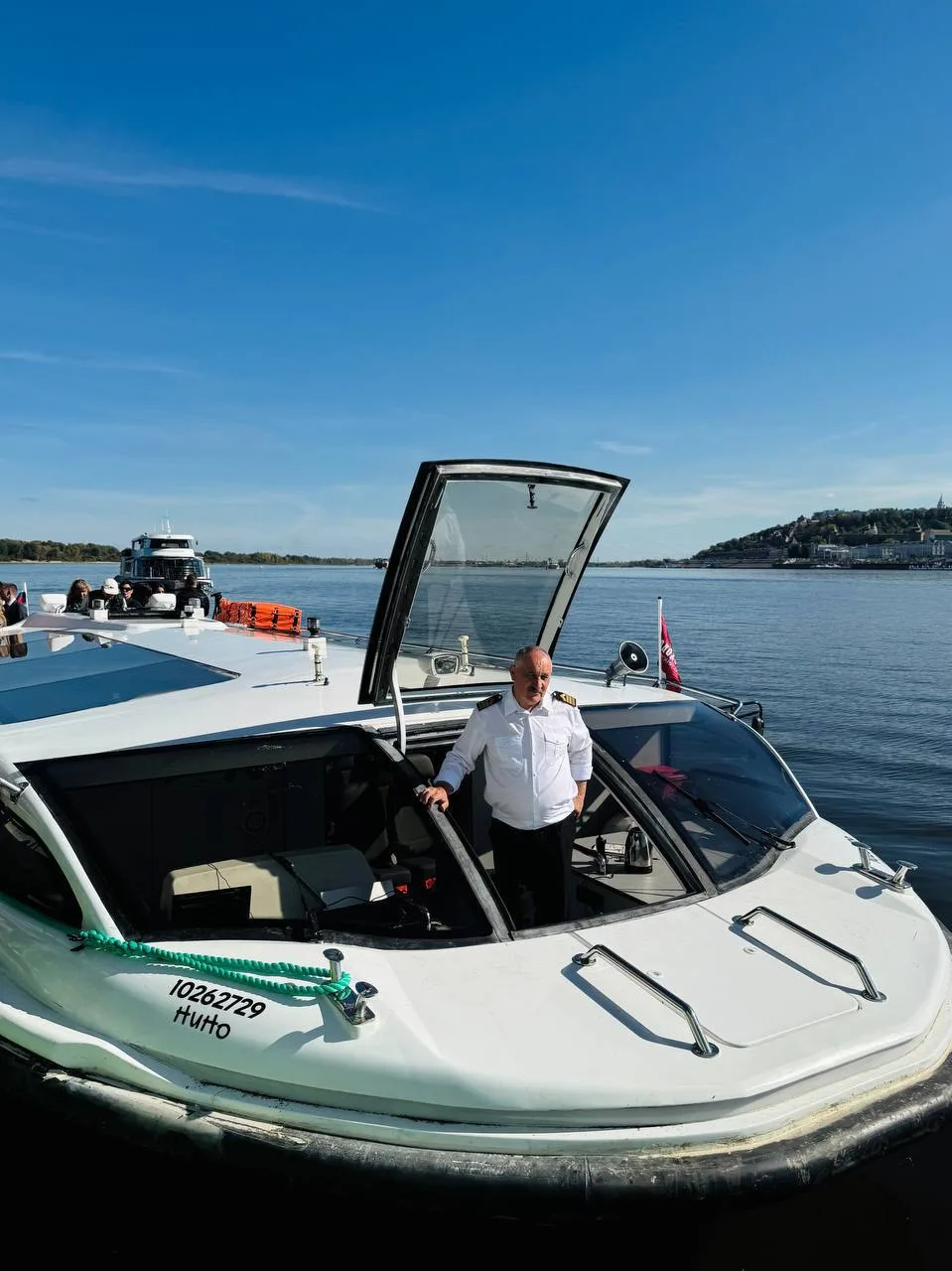 🚤 Сегодня запустили новый водный маршрут «Чкаловская лестница — Стрелка». Между двумя ...