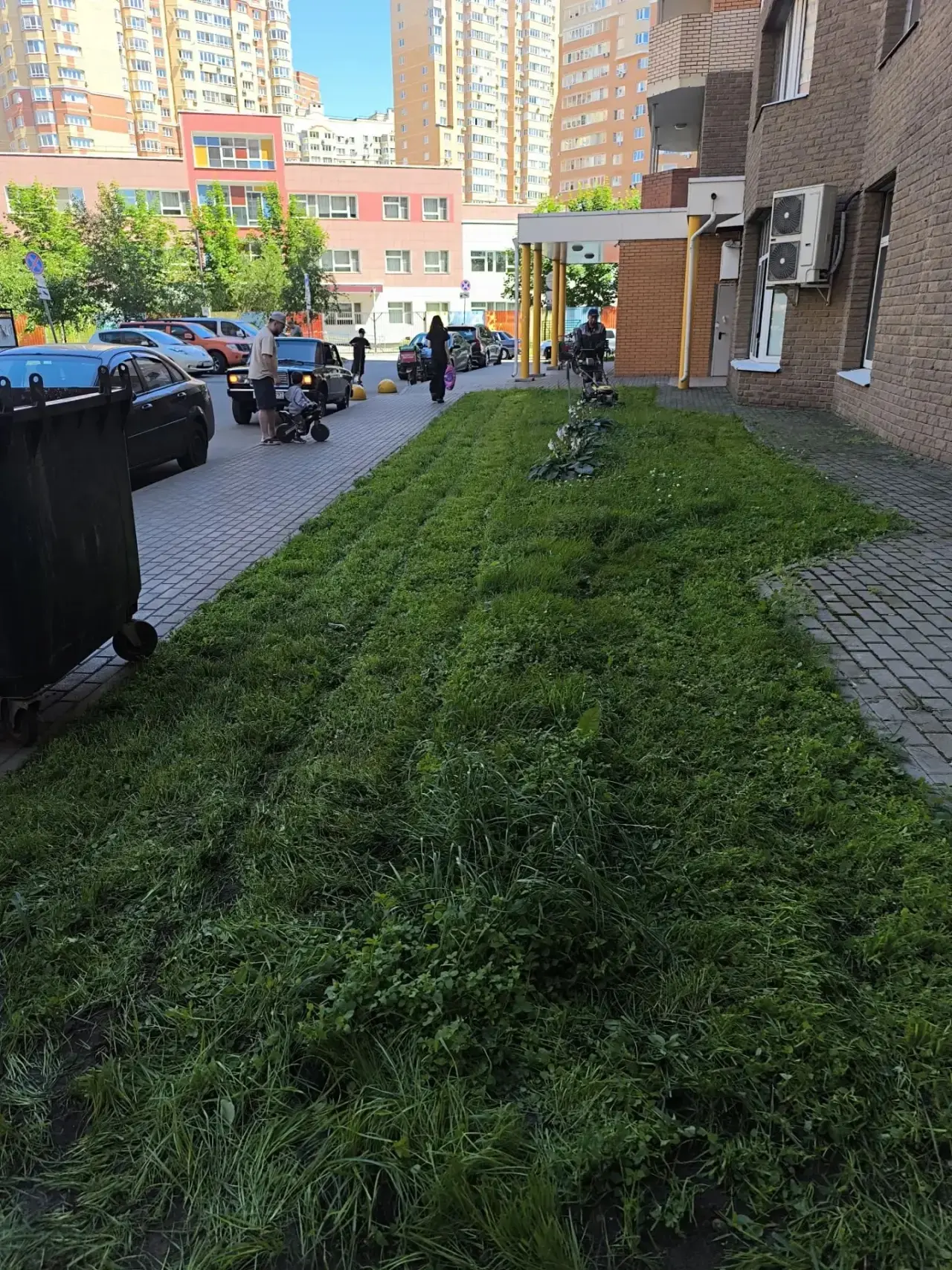 Покос травы на газонах