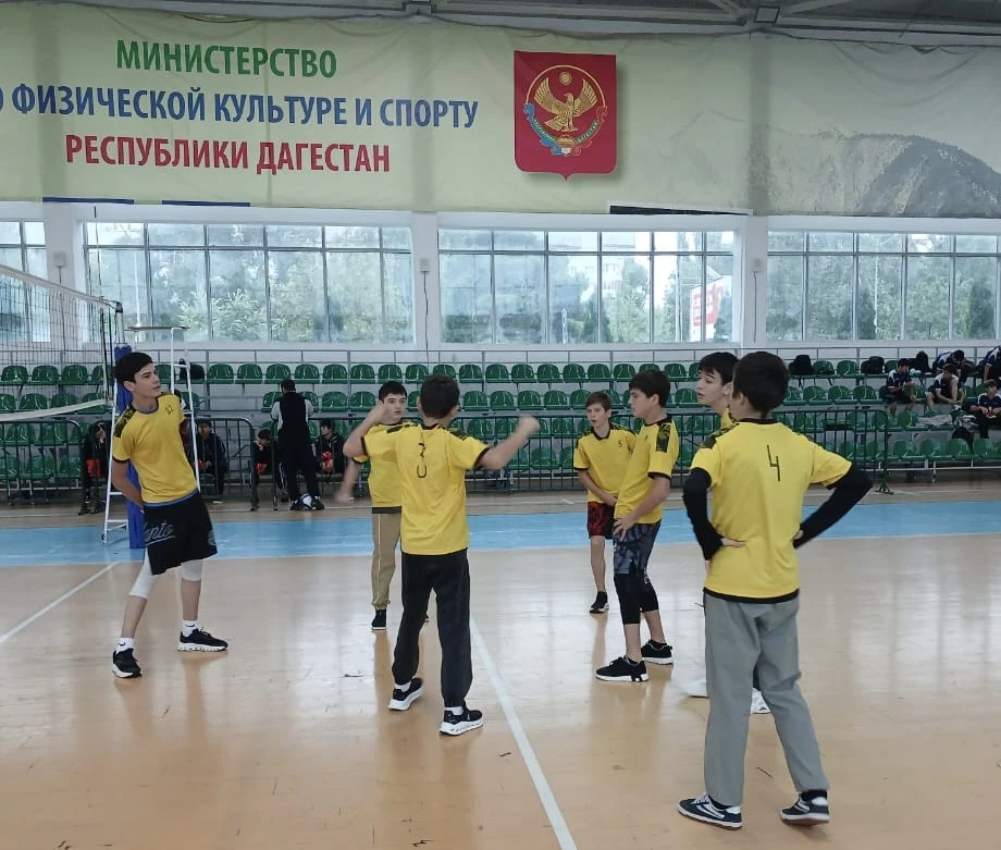 Учащиеся нашей школы приняли участие на Первенстве РД по волейболу среди команд Спортив...