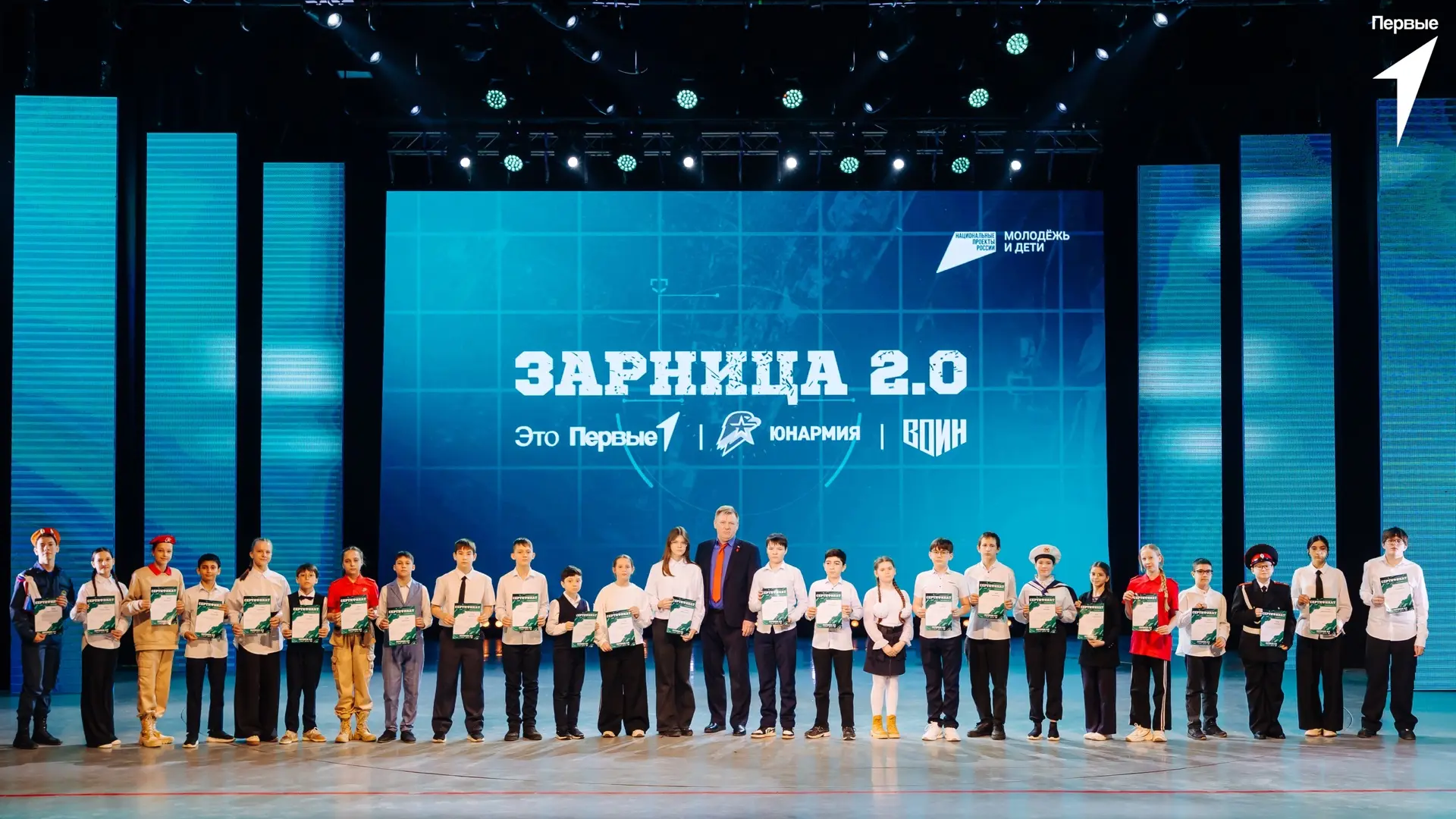 🦉 Привет, друзья! Ваш школьный совёнок спешит поделиться отличными новостями! ✨  Недавно в МБУ «Двор