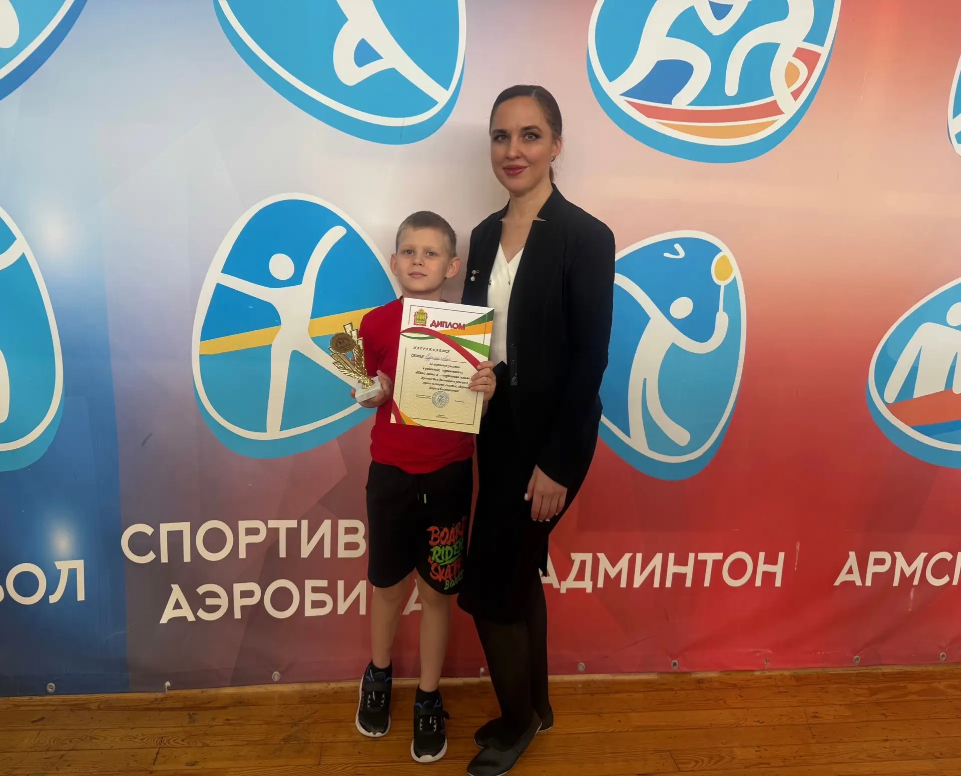 💪Папа, мама, я — спортивная семья! 🎉  🏫Школа с Засечное приняла активное участие в районном фестивал
