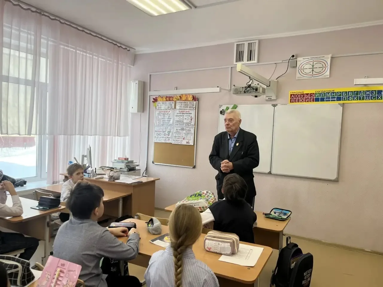 🤝Наша школа стала площадкой для важного диалога поколений. К нам пришли представители комиссии по ра
