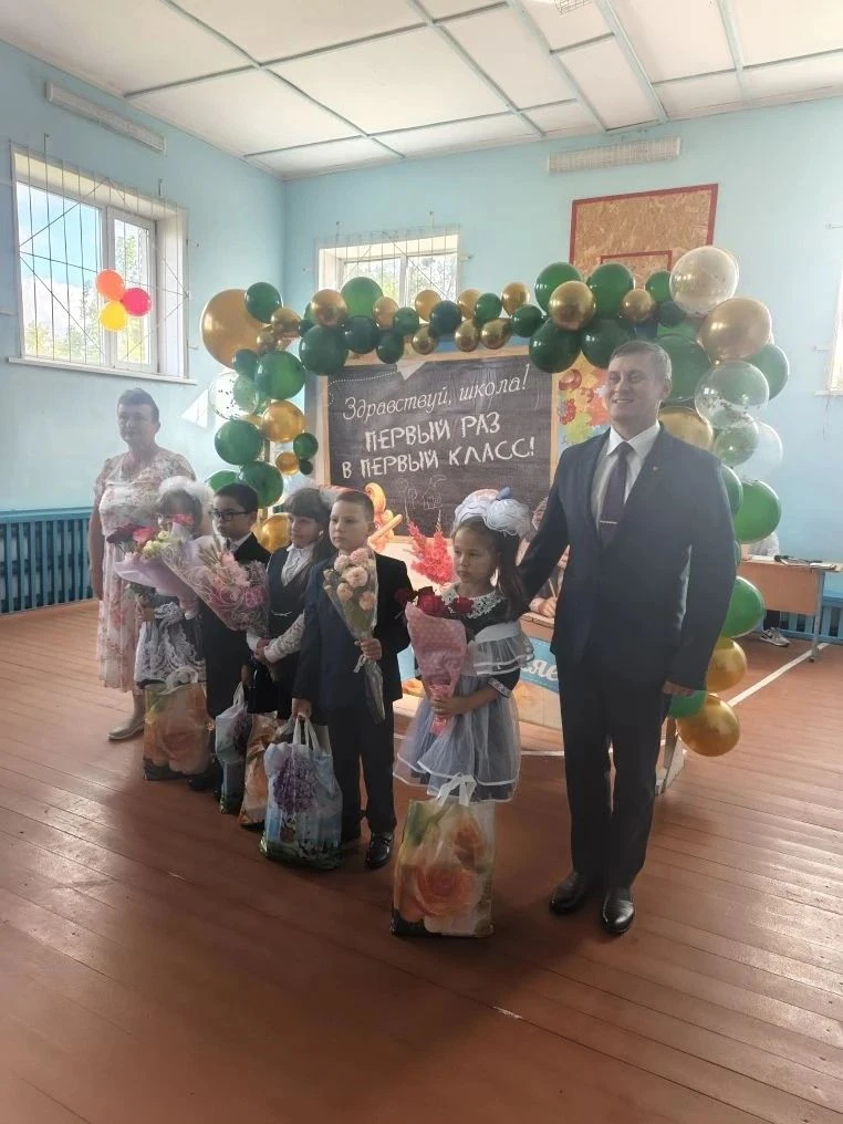 С Днём знаний поздравил учеников и учителей Калуго-Соловьёвской школы Красноармейского ...