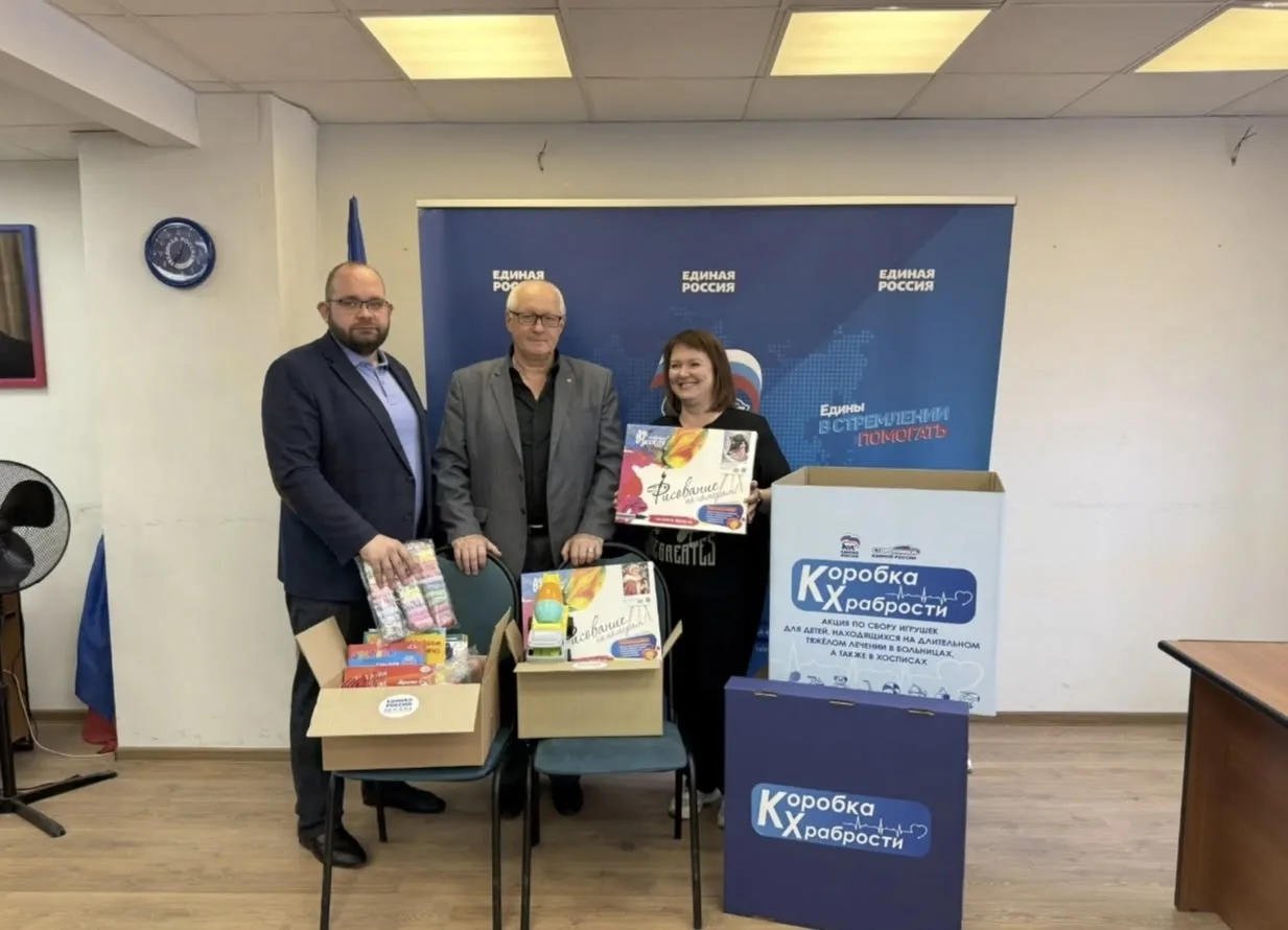 🇷🇺 Глава муниципального округа и глава администрации поддержали акцию «Коробка храбро...