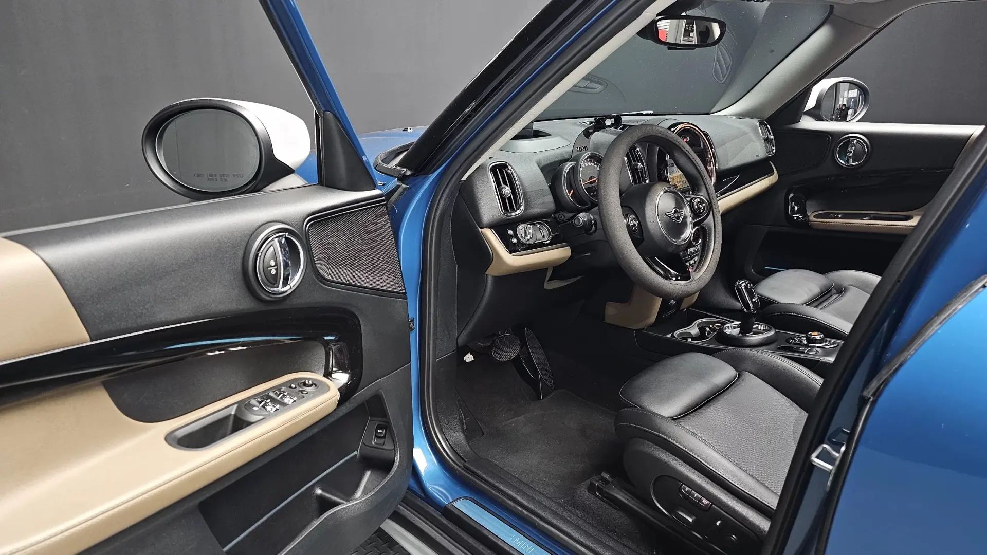 ДОСТУПЕН К ПОКУПКЕ  🇰🇷🔥MINI Countryman HIGH 2nd  🚀HIGH — это богатая премиальная комплектация компак