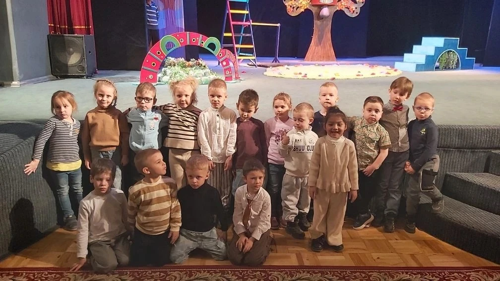 Сегодня ребята группы "Цветочный городок", побывали на премьере сказки "Я считаю до пяти" в драматич