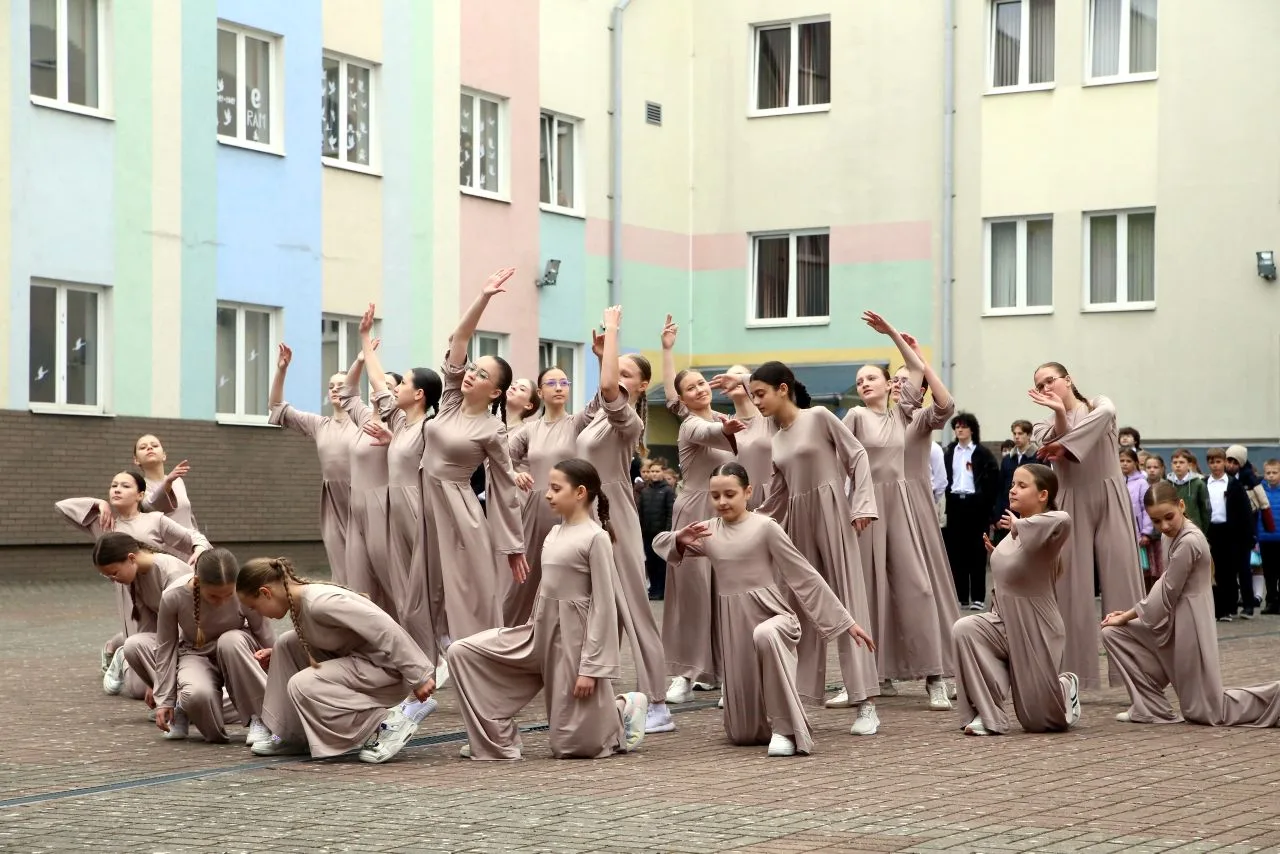 В нашей школе состоялась особая торжественная линейка, посвящённая Дню Победы. Атмосфера была наполн