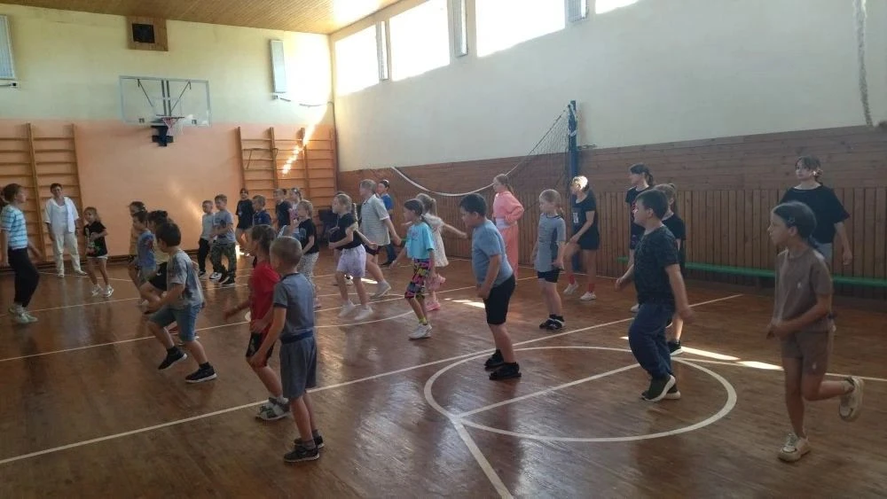 🔹Утро, 8 июня,  в лагере традиционно началось с весёлой зарядки, которая помогла проснуться, укрепи