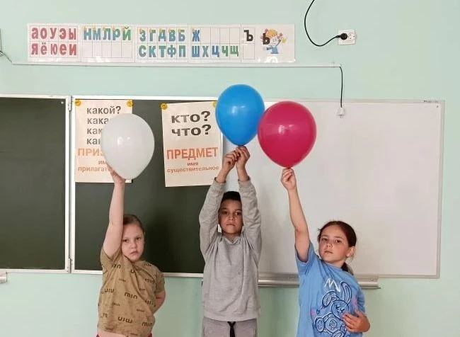 🇷🇺 Участники школьного лагеря готовятся к предстоящему государственному празднику – Д...