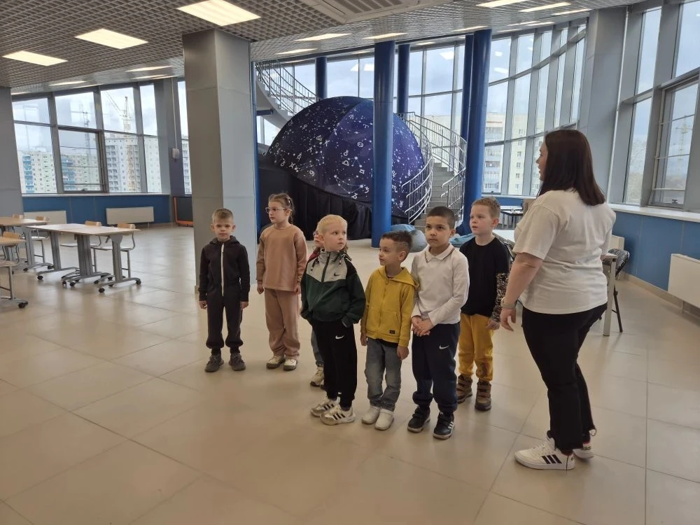 Сегодня учитель -дефектолог Каменева Ю.В. организовала для детей, которые занимаются в кружке робото