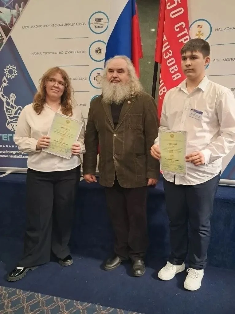Поздравляем Матузкову Амину, ученицу 9-К класса, с призовым местом во Всероссийском конкурсе научно‑