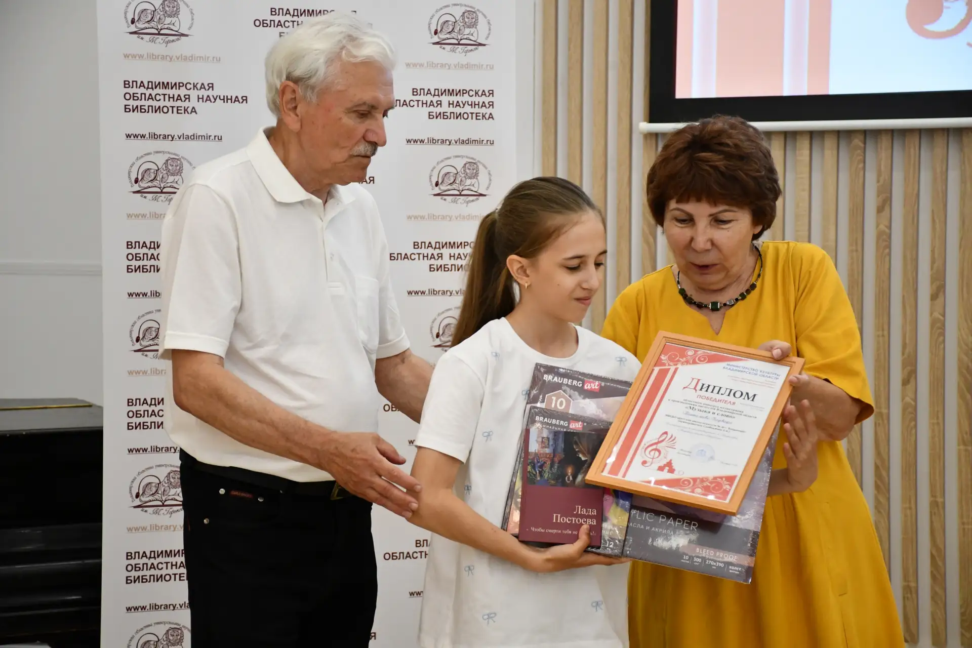 🔥 Итоги конкурса «Музыка и слово»: звёздный час талантов!

13 июня в нашей библиотеке прошла церемо