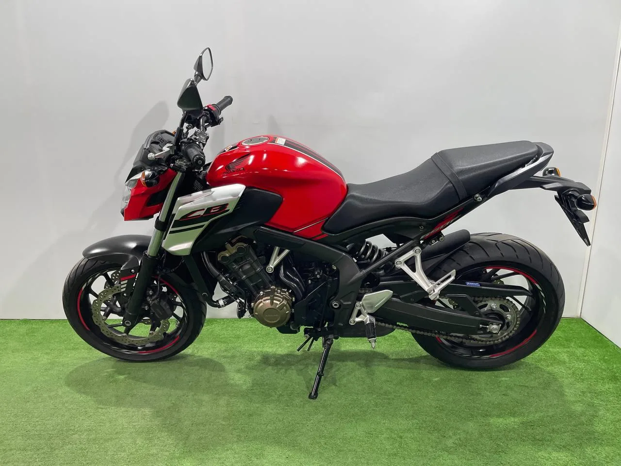 HONDA CB650F в наличии во Владивостоке  Характеристики:  - 2017 год - объем 650 см3 - Аукцион AUCNET