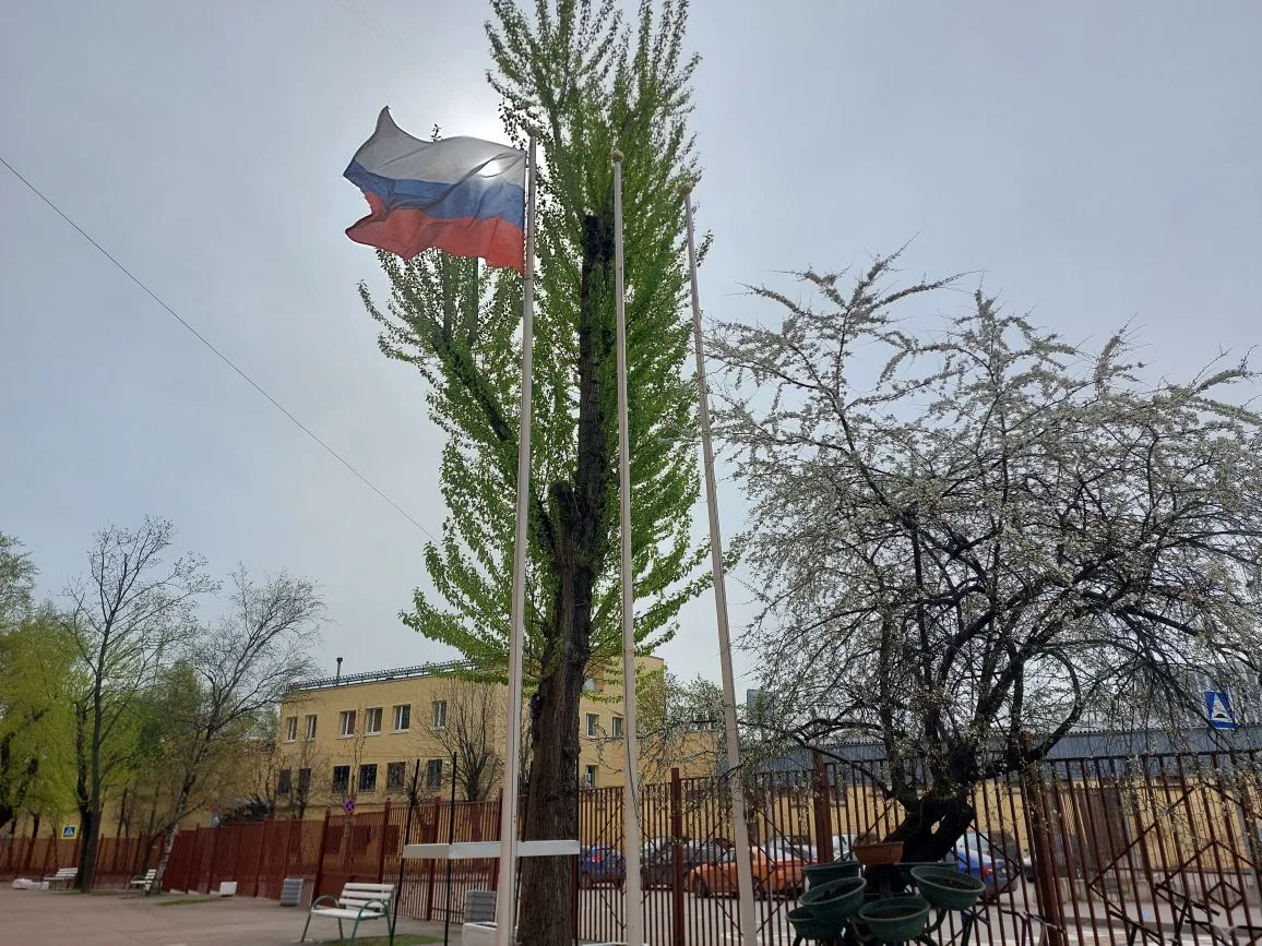 ТРАДИЦИЯ ПОНЕДЕЛЬНИКА  🇷🇺 Учебная неделя в нашей школе стартовала традиционной церемонией поднятия ф