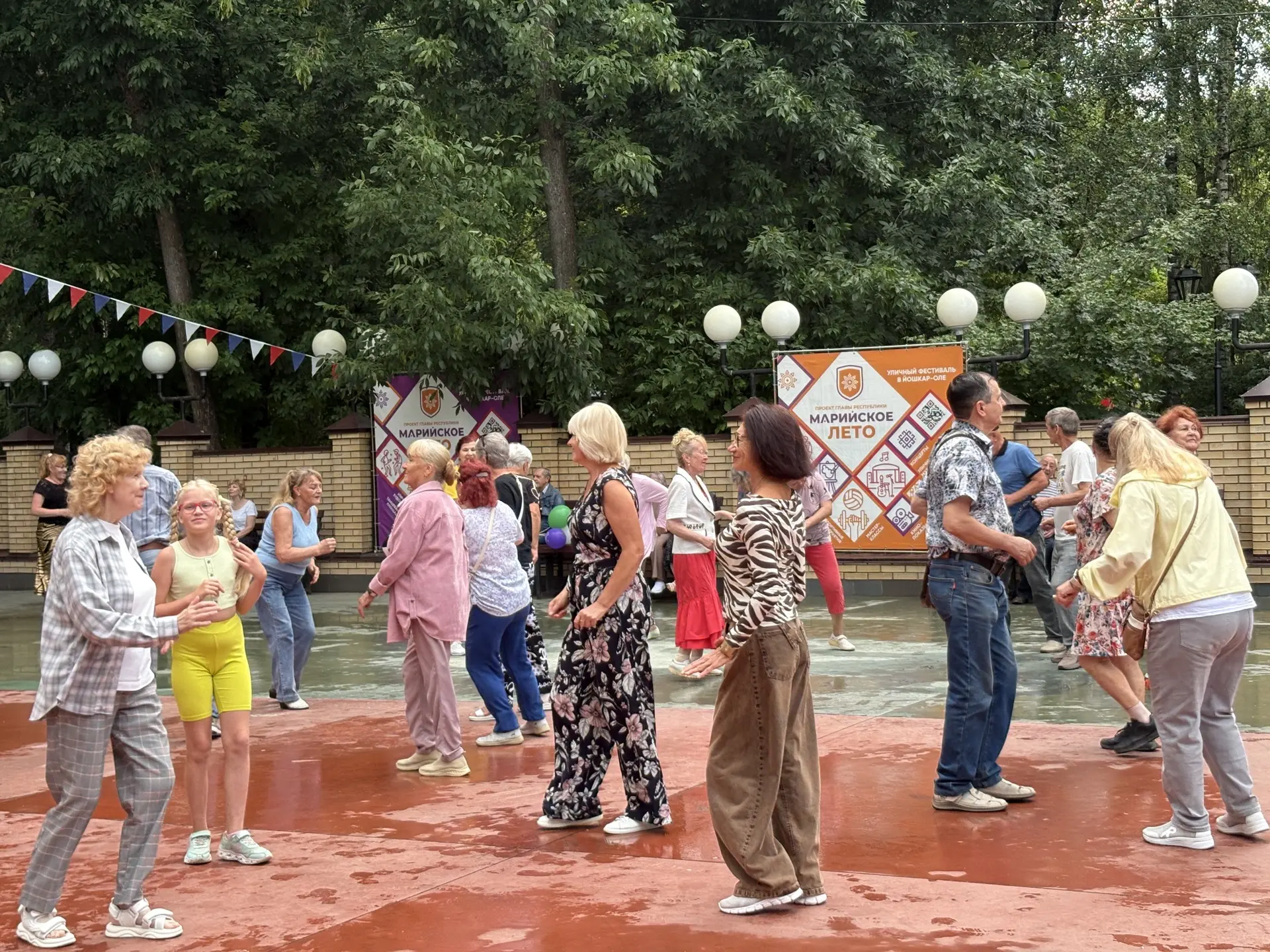 Ретродискотека на открытой эстраде проходит каждую пятницу с 19:00 до 20:00! Ждём всех! 🙌

 #ЯЛЮБЛЮ
