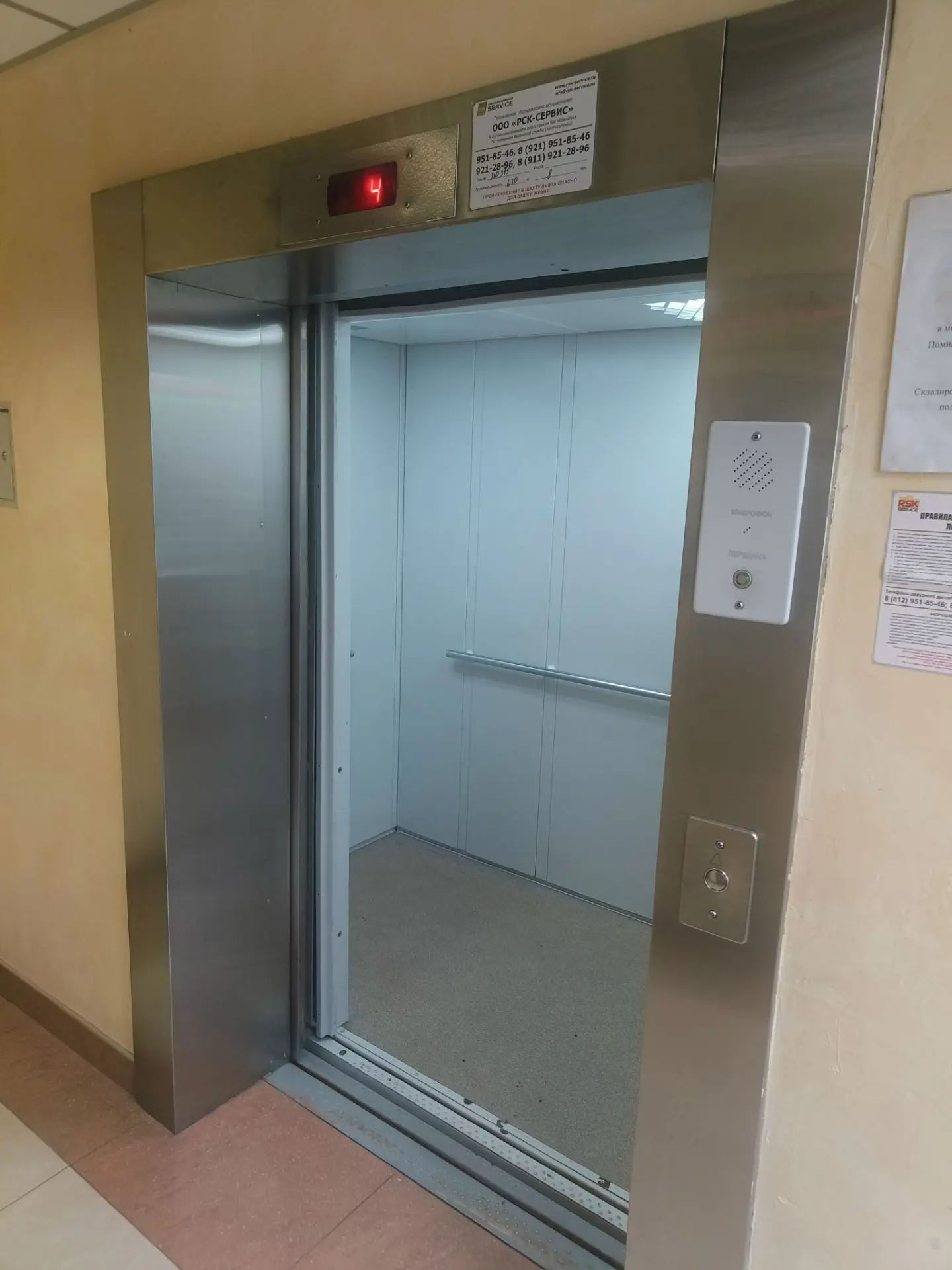 ЖК "Лондон парк" 4 парадная, 2 из 3 лифта запущены, третий в работе, ему досталось боль...