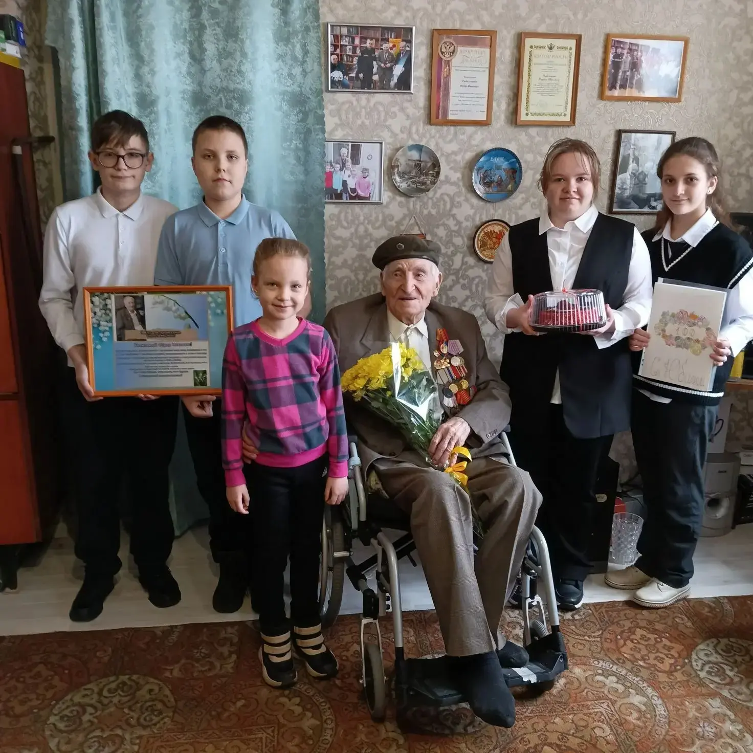 Век мудрости и мужества: поздравляем юбиляра! 💯🎂  22 февраля — особенный день для нашей школы и всег