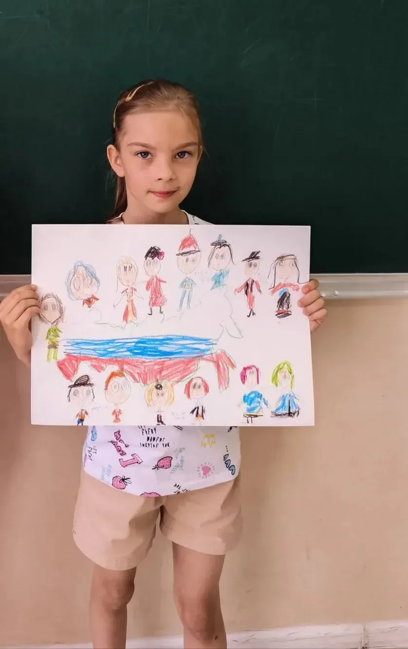 Мартынова Мирослава из 1Г класса приняла участие в онлайн-акции «Я рисую Россию»