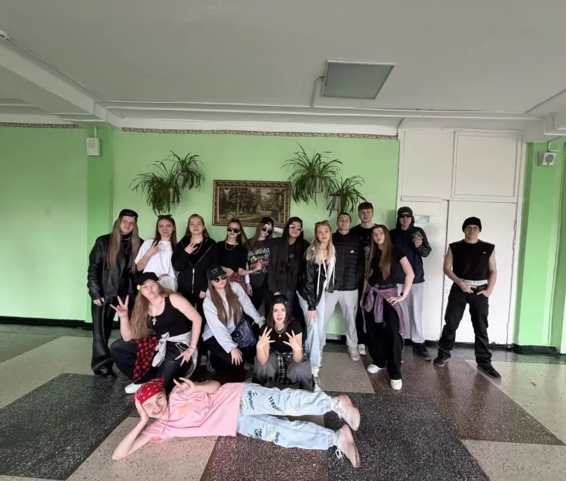 📢 В школе стартовала «Неделя без формы»  для наших выпускников!   С 18 по 24 мая проходит тематическ