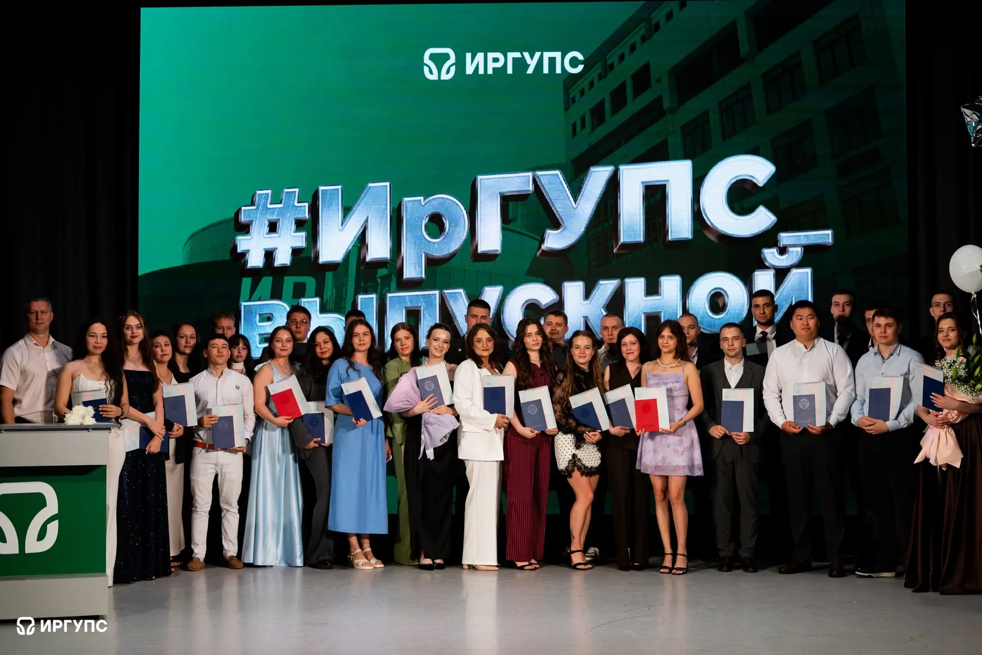 #ИрГУПС | #события 

Торжественные церемонии вручения дипломов выпускникам ИрГУПС состоялись, прекра