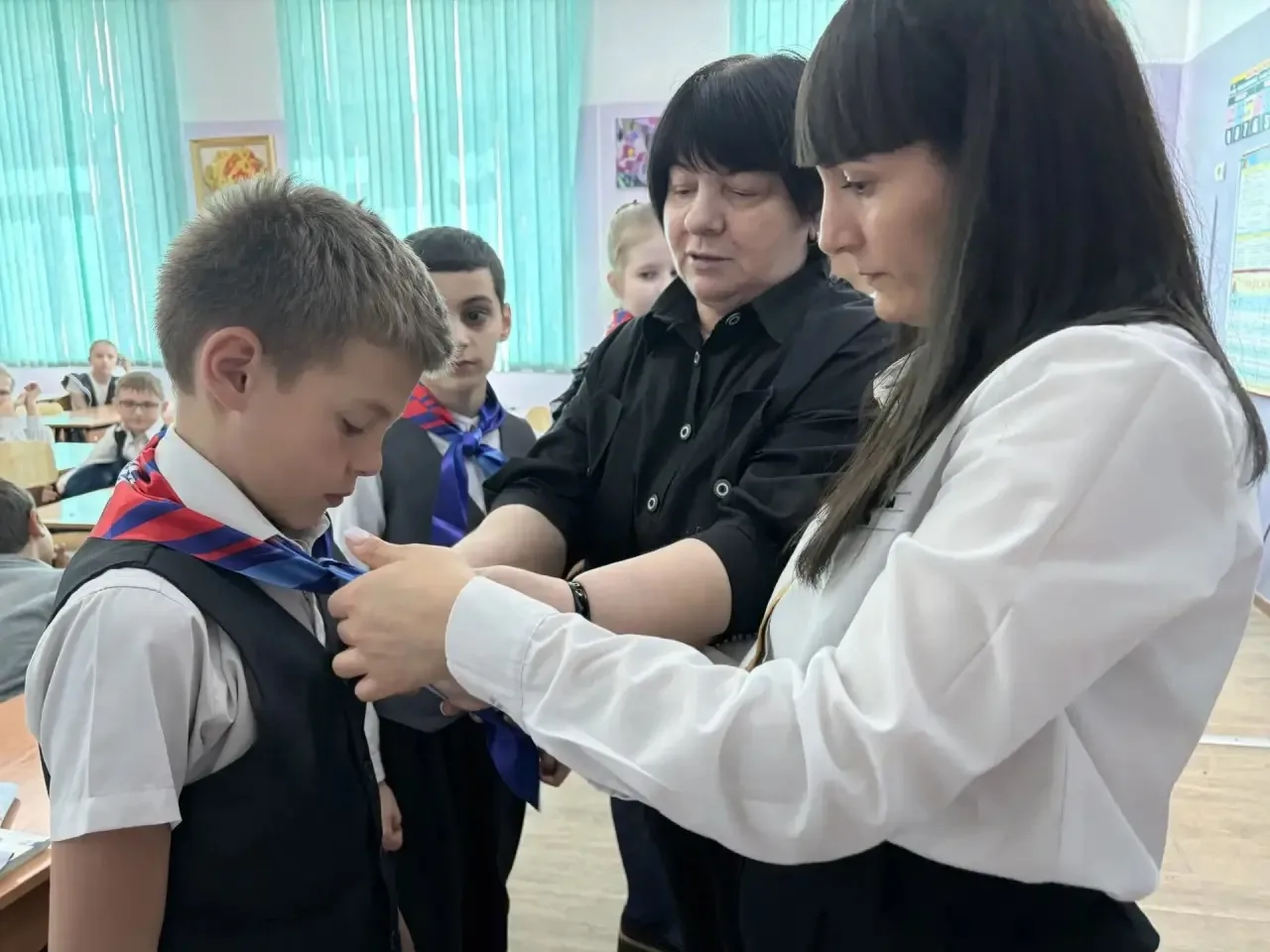 Связь поколений: от пионеров к «Орлятам» ✨  В День общественных объединений наши наставники «Орлят Р