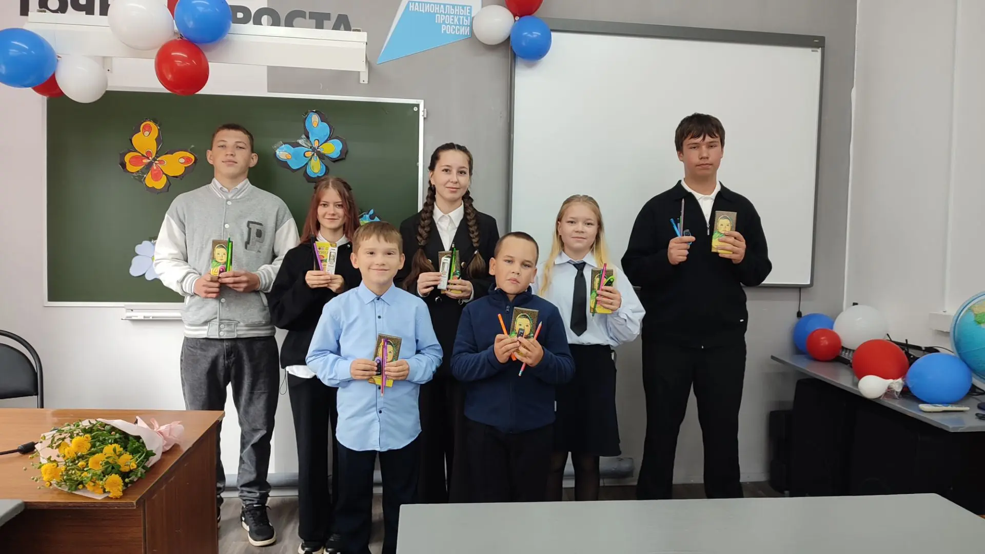 🤗Наша школа приняла участие в социальной акции "Идём в школу". Были переданы школьные ...