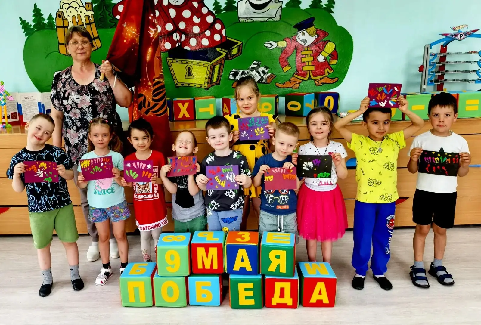 Салюты в наше время стали  привычным явлением. Все мы любим наблюдать, как вместо привычных маленьки