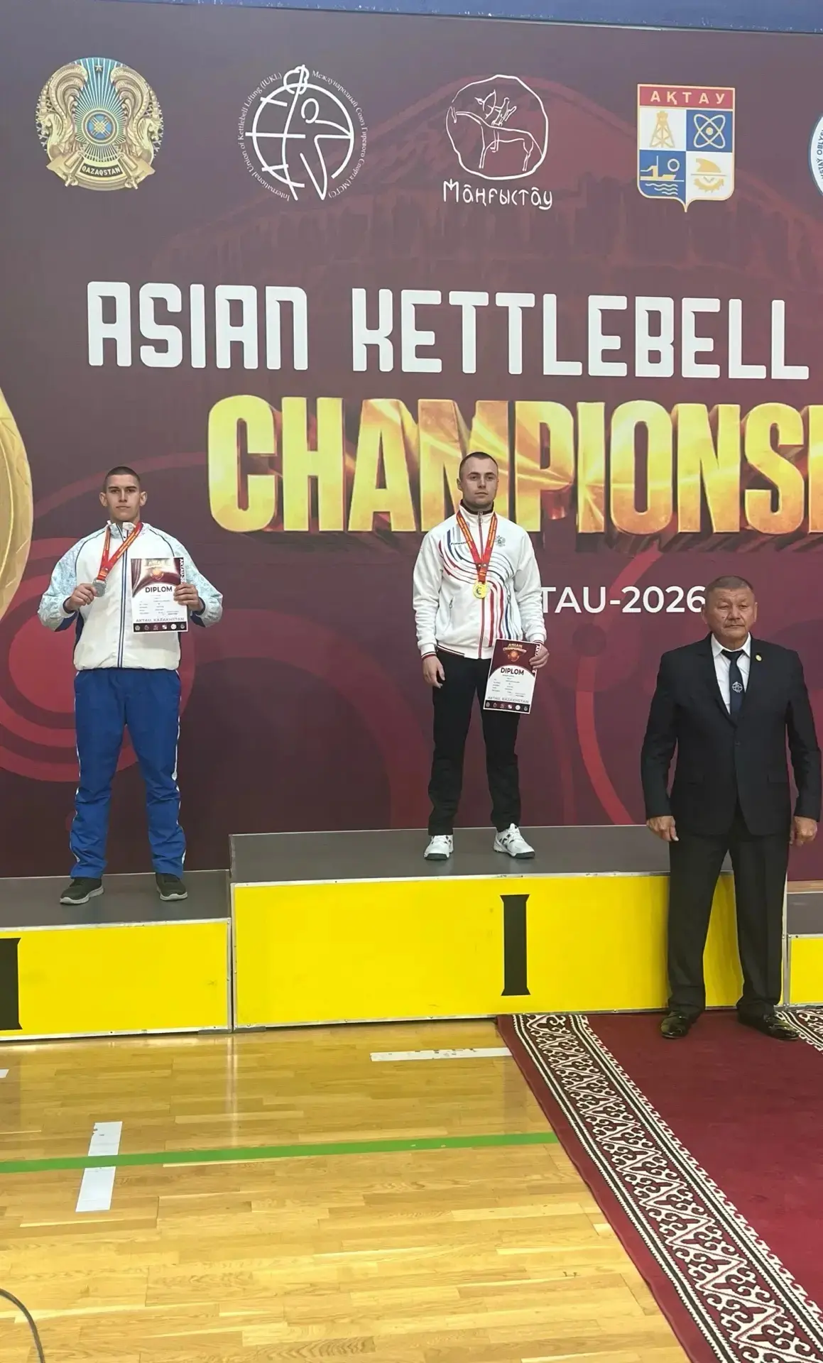Только что завершился чемпионат Азии по гиревому спорту в казахстанском Актау. И наши бурятские спор