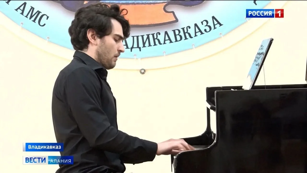🎹Пианист Абисал Гергиев дал мастер-класс учащимся детской школы искусств во Владикавказе.