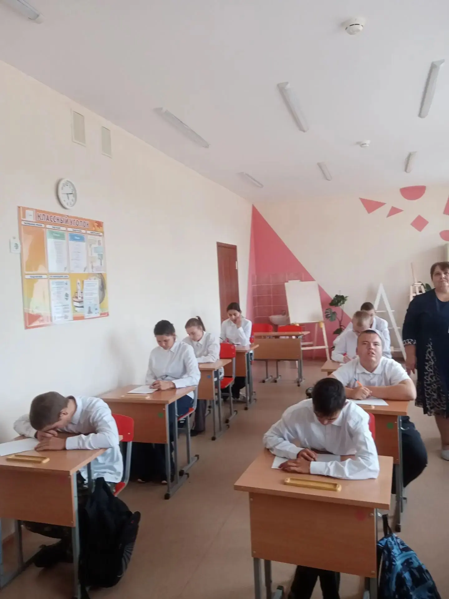 Сегодня в нашей школе прошёл диктант, приуроченный ко Дню языков народов Российской Фед...