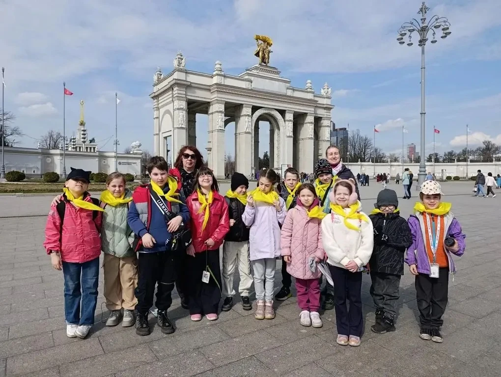 ШКОЛЬНЫЕ ЭКСКУРСИИ🚍  🏫 Ученики начальной школы из образовательной смены «Весенняя капель» посетили м