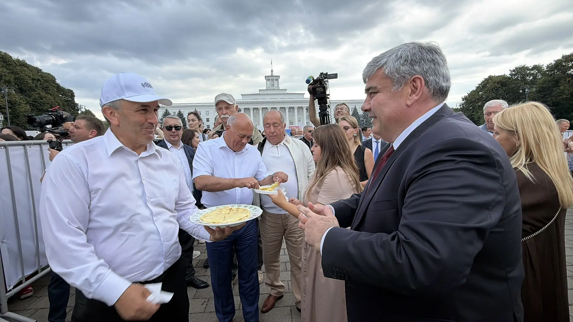 Еще немного атмосферы фестиваля «Вкусы России» в Нальчике.