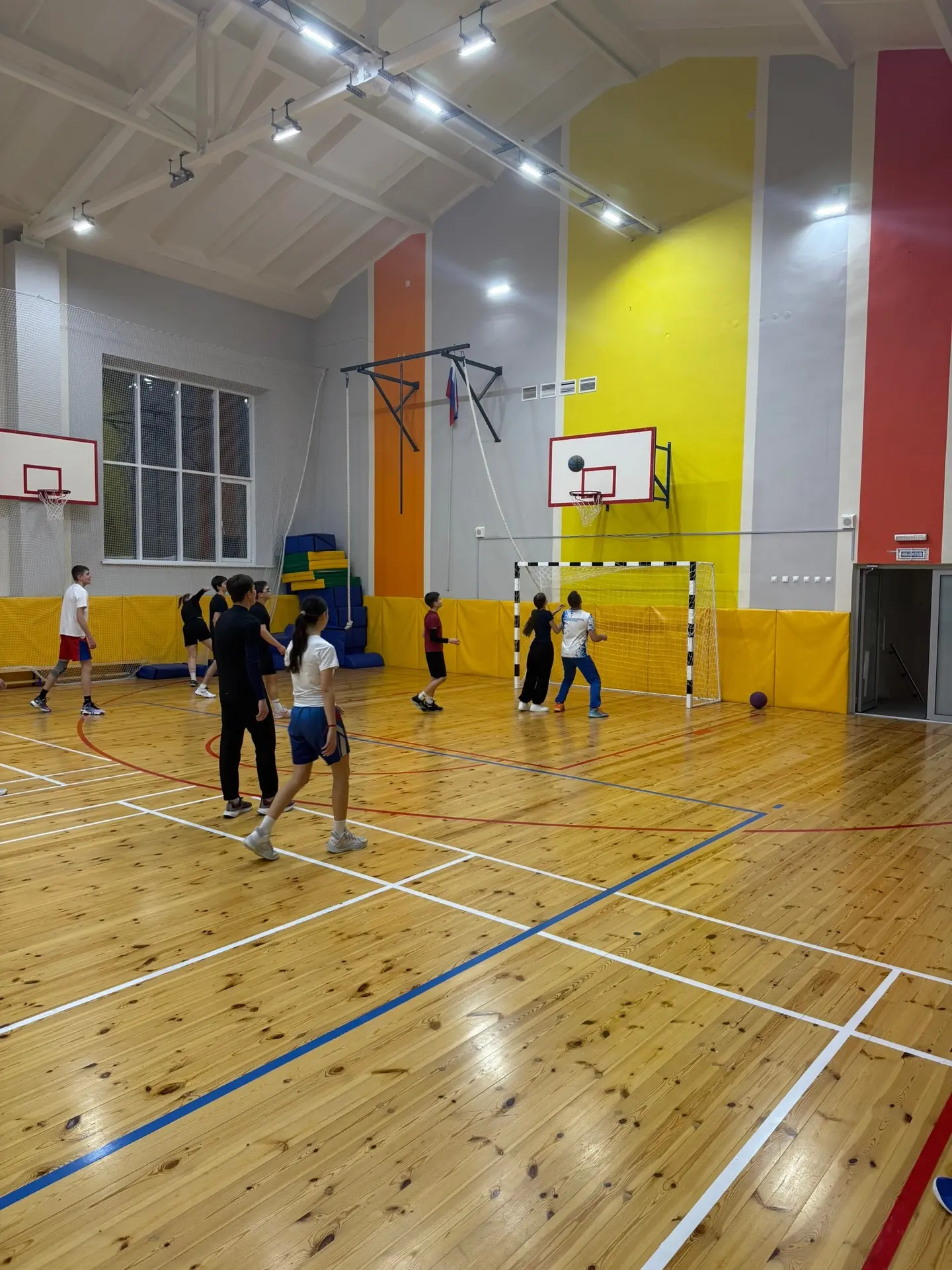 🏆 ФИНАЛ. УЧИТЕЛЯ VS УЧЕНИКИ. 🏆  Вчера в школе №32 кипели нешуточные баскетбольные страсти! На одной 