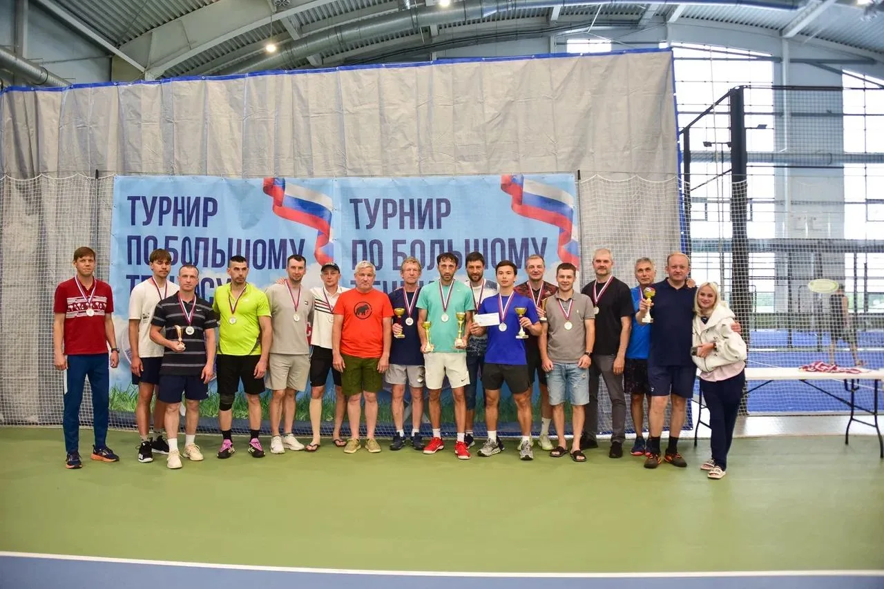 🎾 В Кемерове прошел межрегиональный теннисный турнир в честь Дня России
⠀
Кузбасское региональное о