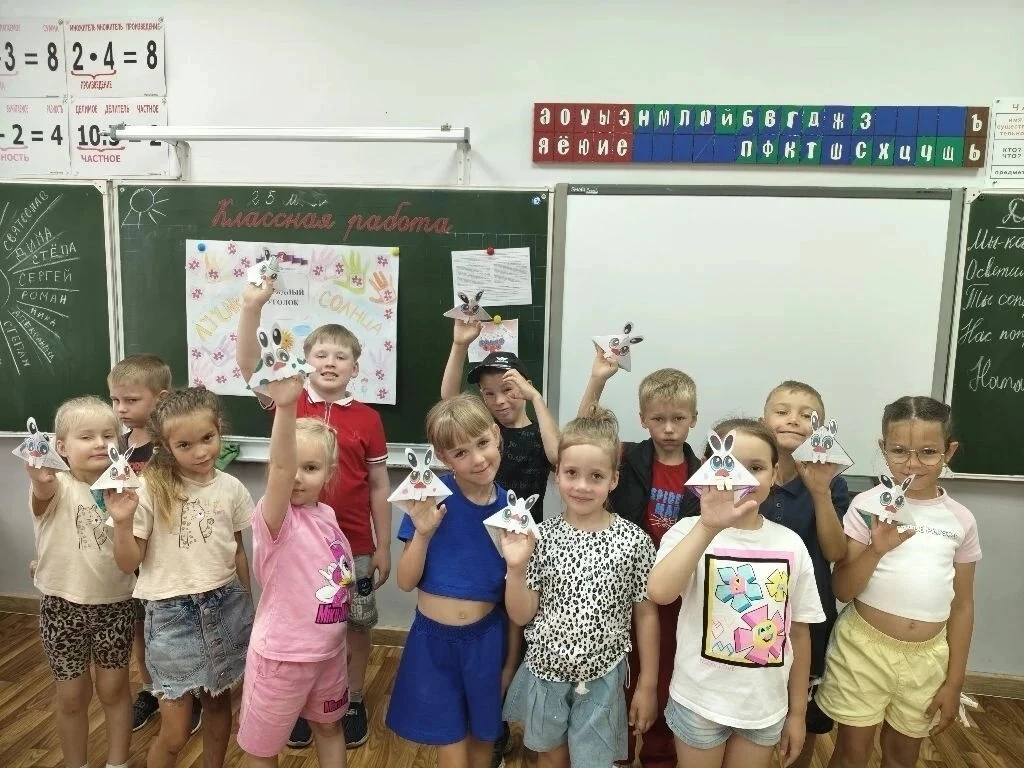 Как прошёл наш день в #Исток? Насыщенно! ☀️

Утро началось с бодрой зарядки под музыку — зарядились 
