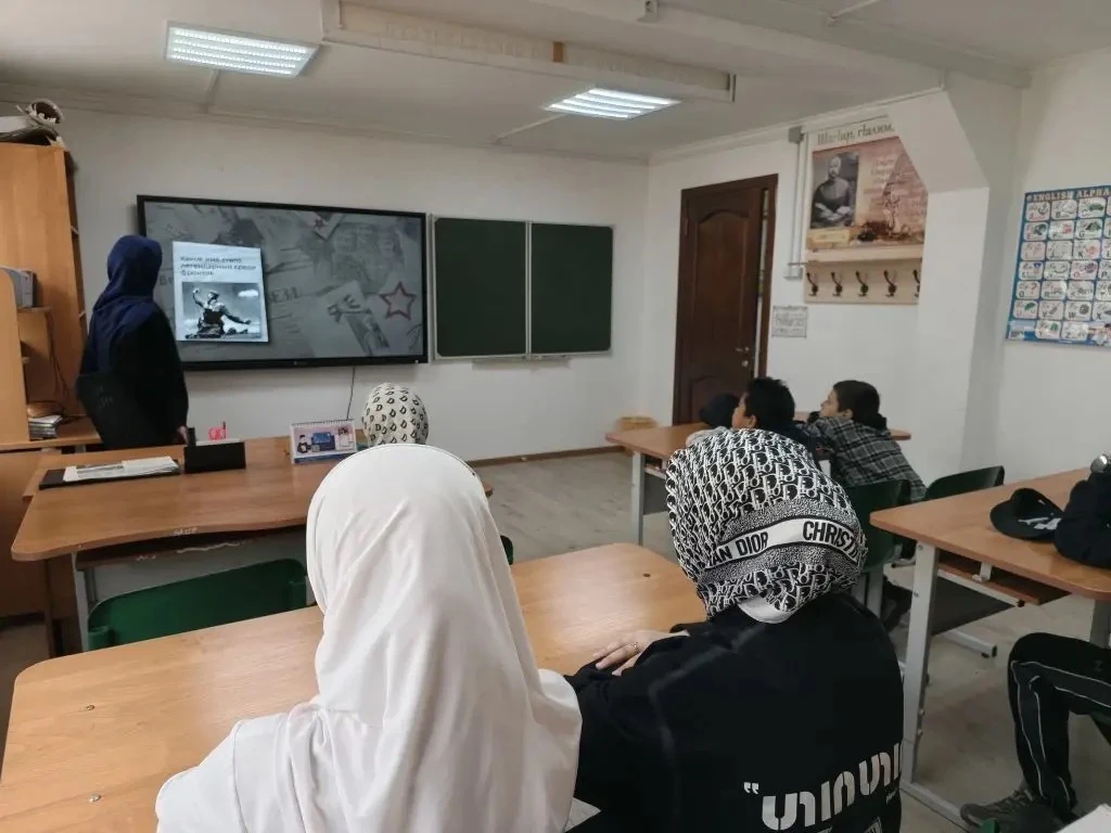 В МКОУ «Верхнеинховская СОШ» было проведено занятие «Разговоры о важном» на тему «Песни о войне.Ко Д