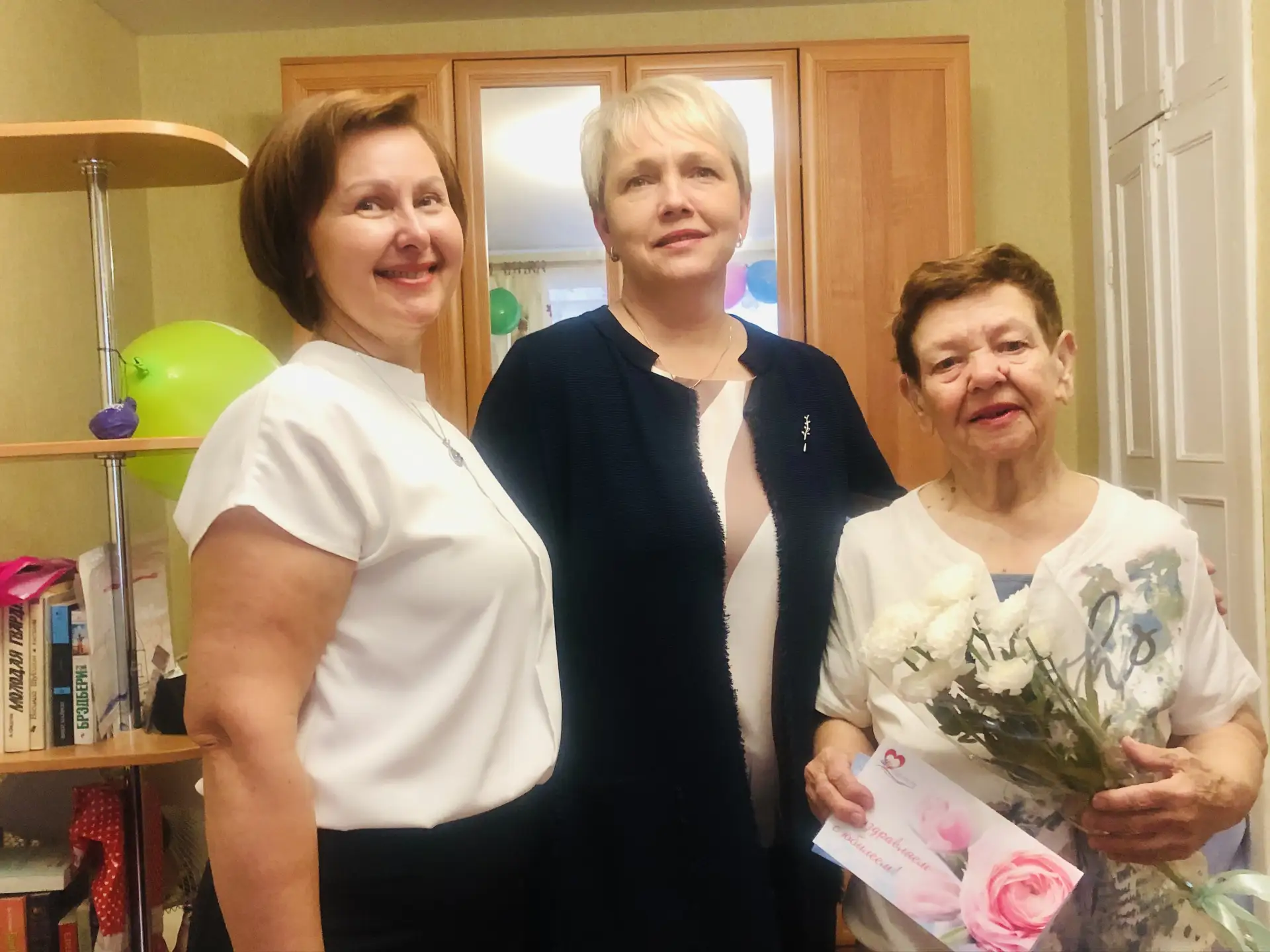 Сегодня сразу два прекрасных повода для тёплых слов и искренних пожеланий!