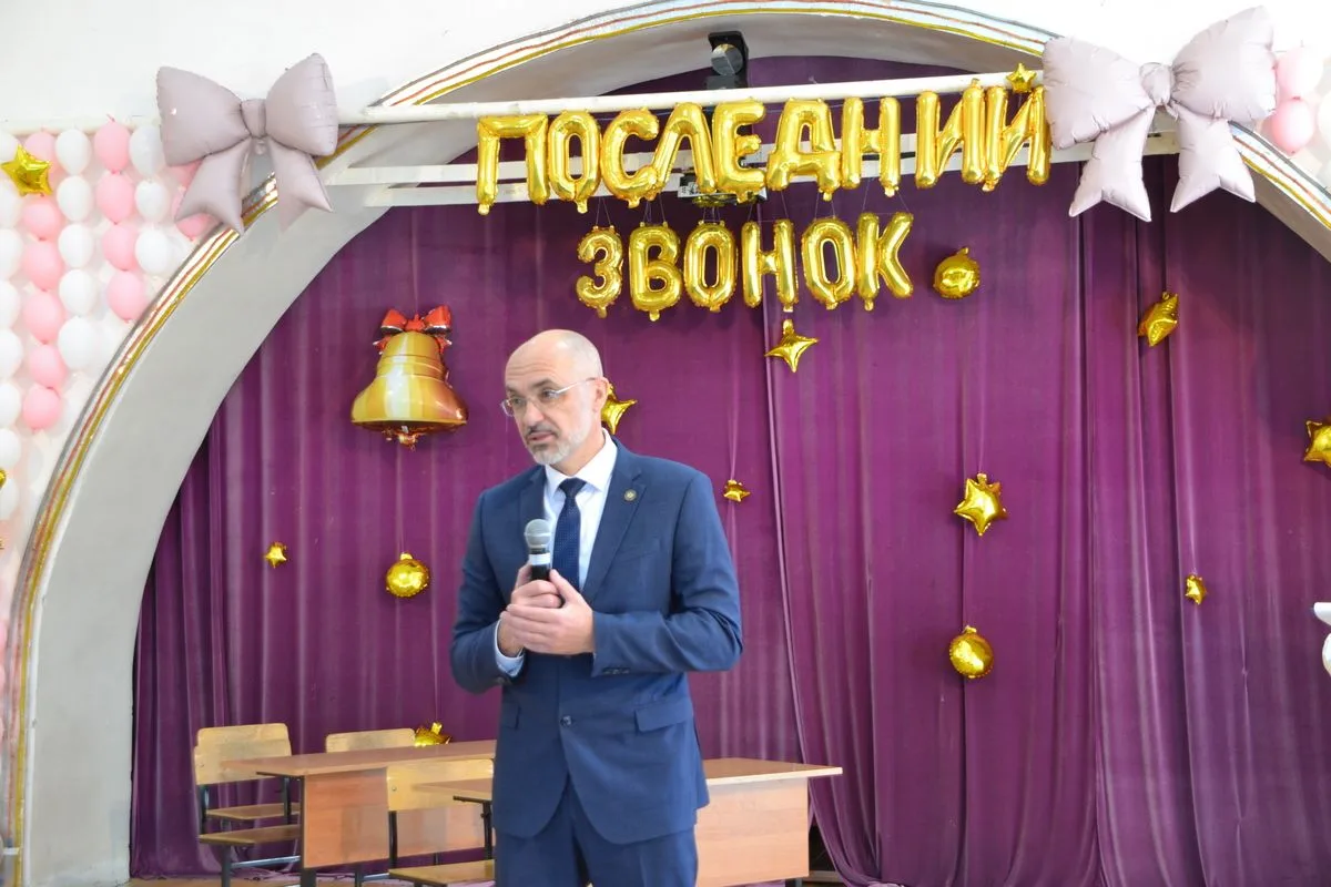 Сегодня в школах округа прозвенел «Последний звонок» для выпускников.