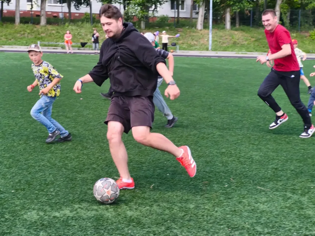 ⚽️ ФУТБОЛ С ОТЦАМИ В ПРИШКОЛЬНОМ ЛАГЕРЕ ⚽️
1️⃣8️⃣ ИЮНЯ 

⚽️ В честь Международного дня отца и в рамк