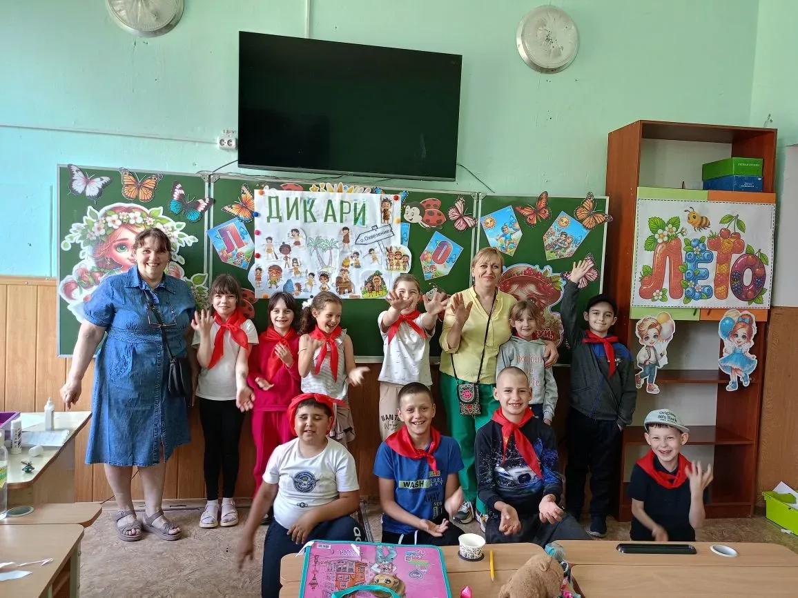 Третий день летней образовательной смены: День дружбы! ☀️

Делимся свежими новостями с нашей летней 