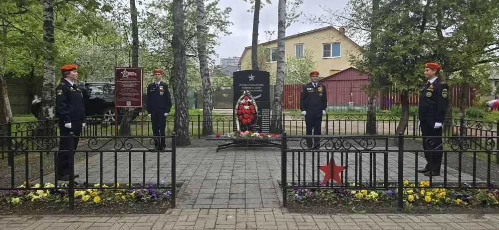 Кадетский 11Б класс заступил на Пост №1 🇷🇺   Пост №1 - это почётный  караул у мемориала павших воино