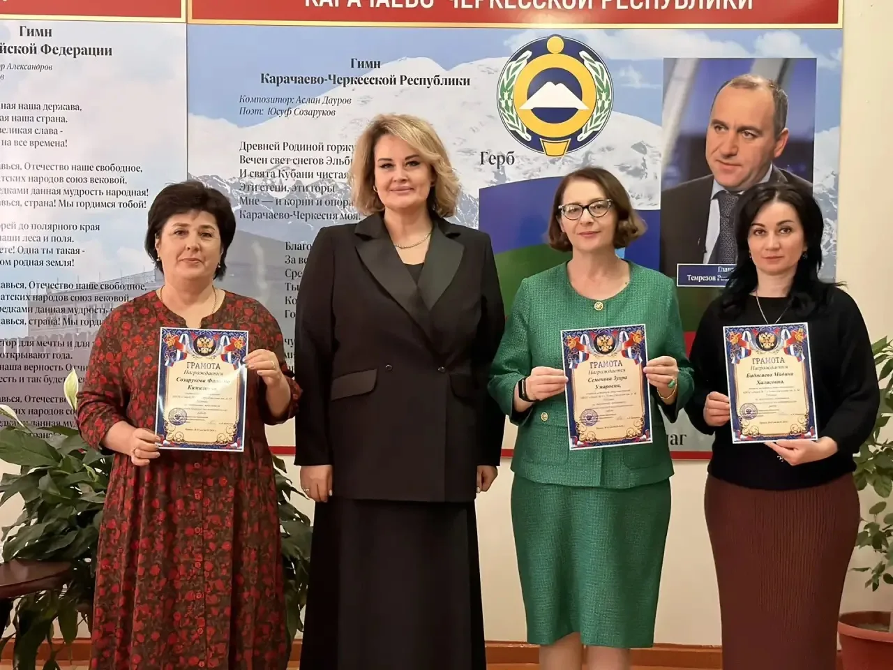 🏆 Также в ходе линейки были награждены учащиеся, которые на минувшей неделе достойно представили лиц