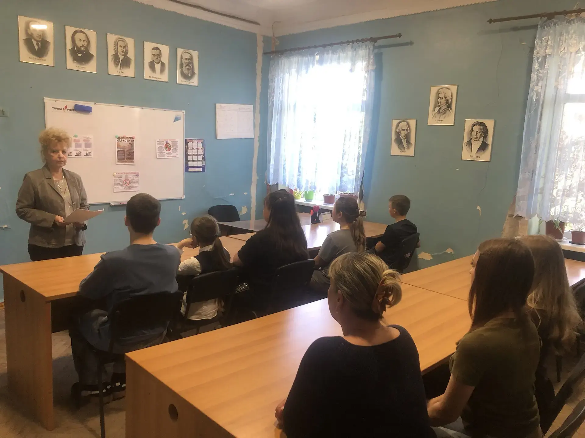 В МБУДО «Мангушская детская школа искусств» преподаватель класса струнно-смычковых инст...